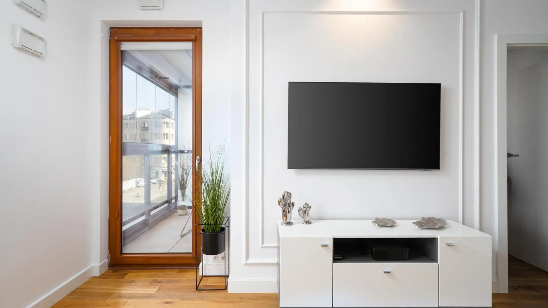 Central Warsaw Apartment - Great Location - Stylish One Bedroom Apartment - City Center - 85-220