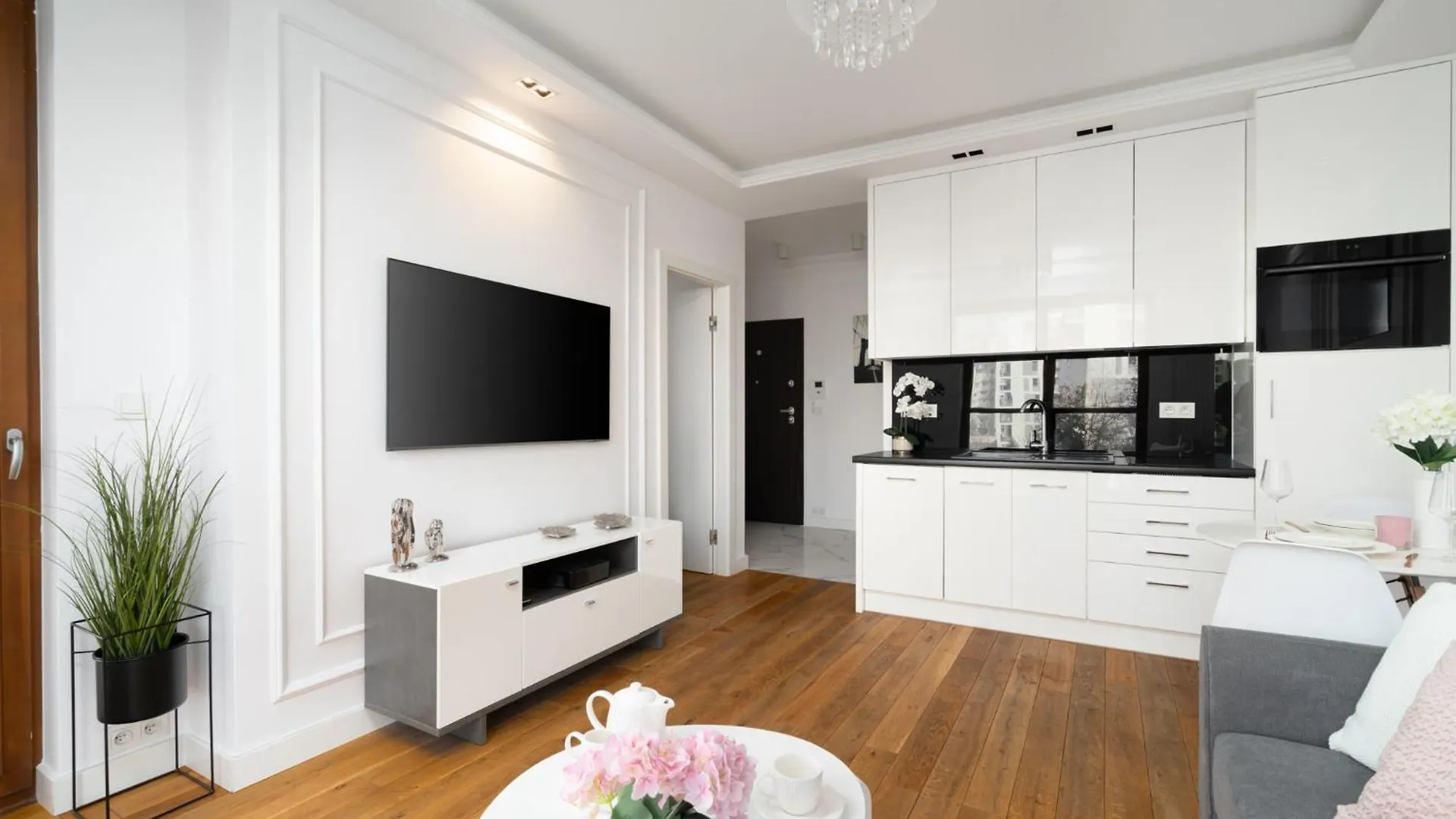 Central Warsaw Apartment - Great Location - Stylish One Bedroom Apartment - City Center - 85-220 0*,