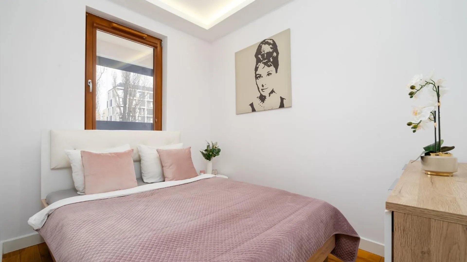 Central Warsaw Apartment - Great Location - Stylish One Bedroom Apartment - City Center - 85-220 Poland